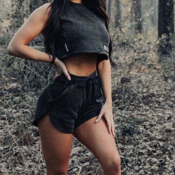 Alphalete very terry relaxed shorts - Picture 9 of 15